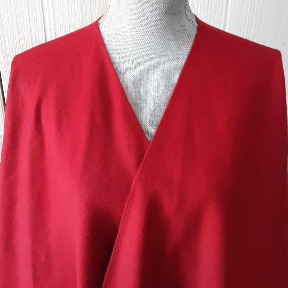 NWOT Sol Red Baby Alpaca Cape. One Size. - Picture 3 of 7